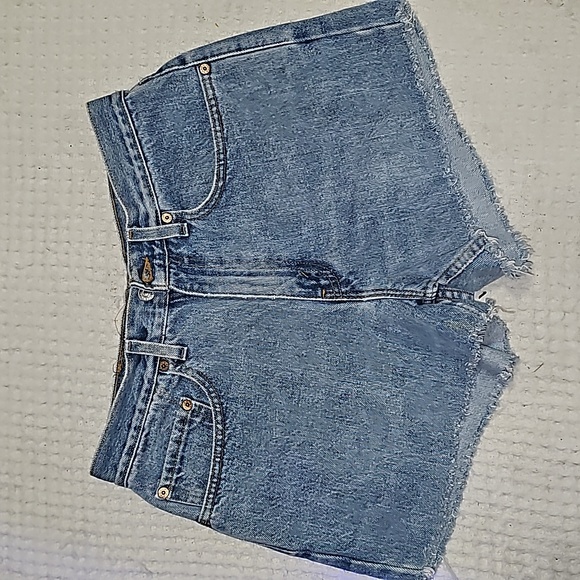 Levi's jeans shorts raw hem sz 32 - Picture 3 of 8